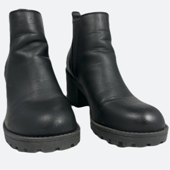 Dirty Laundry Black Pull On Ankle Boots, Sz 6 1/2 - Picture 2 of 7